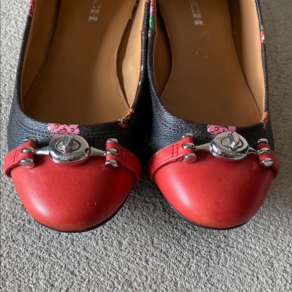 COACH Floral Leila Leather Ballet Flats Sz 6.5B Red + Brown Posy With Buckle GUC - Picture 2 of 6